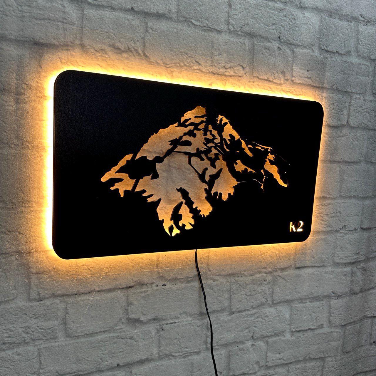 Wanddeko K2 aus Holz – Geschenk für Bergsteiger – Himalaya Achttausender Wandbild – Deko für Naturfreunde & Bergwanderer