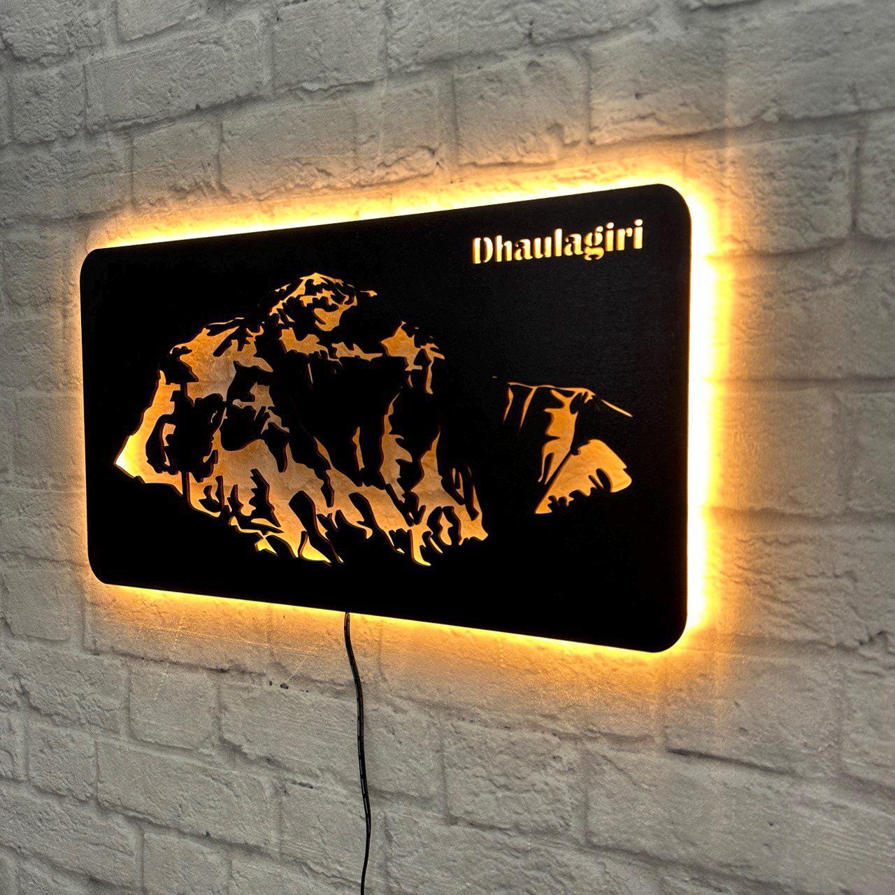 Wanddeko Dhaulagiri aus Holz – Geschenk für Bergsteiger – Himalaya Achttausender Wandbild – Deko für Naturfreunde & Wanderer
