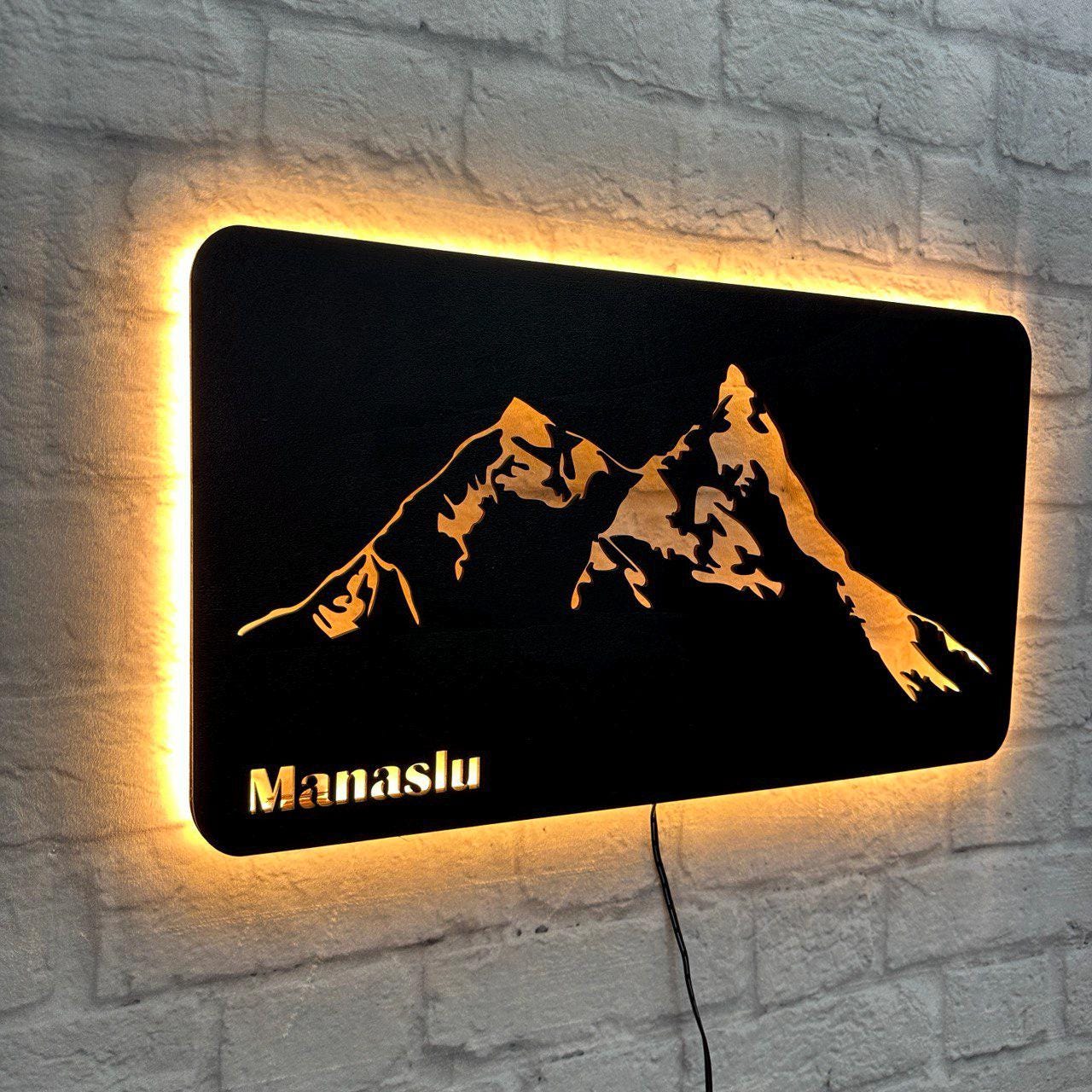 Wanddeko Manaslu – Bergsilhouette aus Holz – Geschenk für Bergsteiger und Naturfreunde – Himalaya Deko für Zuhause oder Berghütte