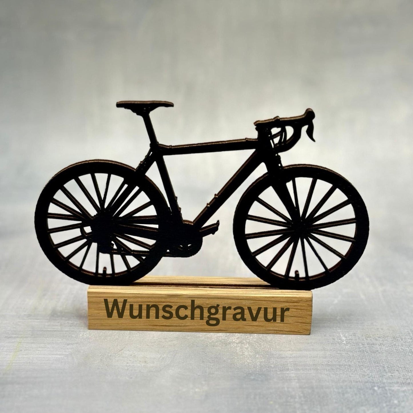 Rennrad Geschenk mit Gravur – personalisierte Fahrradfigur „Linie“ aus Holz – Deko für Radfahrer – minimalistisches Rennrad Design