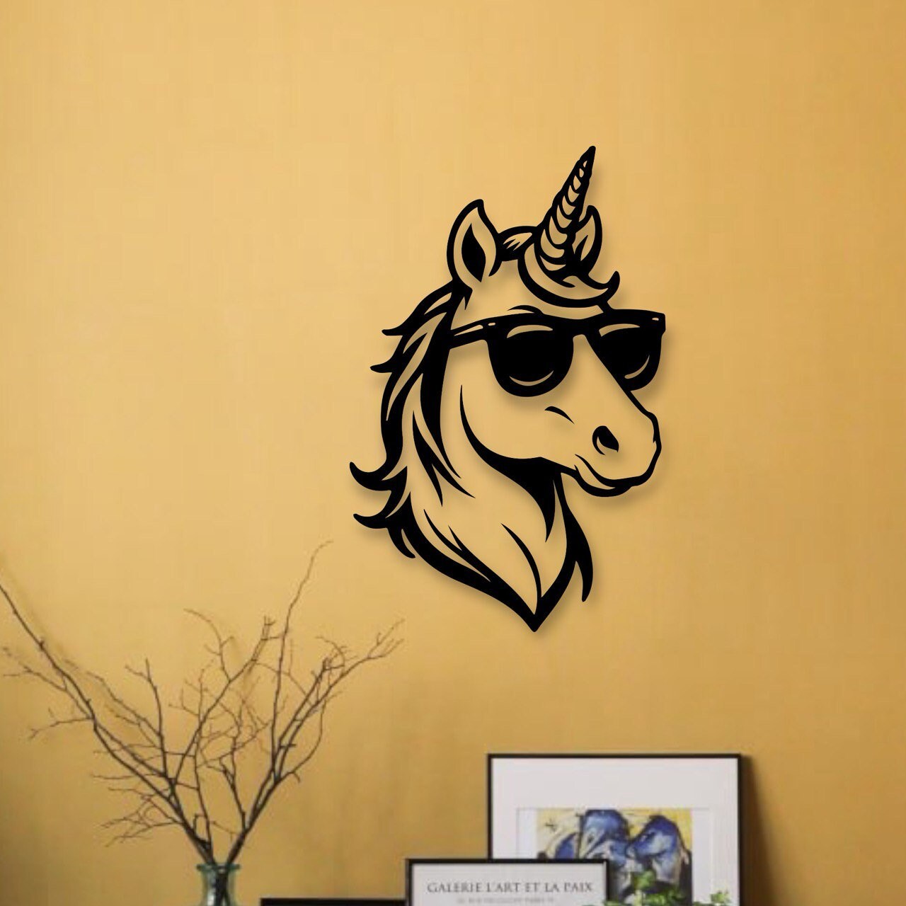 Einhorn-Wanddeko aus Holz stillvolles Einhorn mit Sonnenbrille Holzschild zum Aufkleben Klebepads Modernes Wandbild Geburtstagsgeschenk