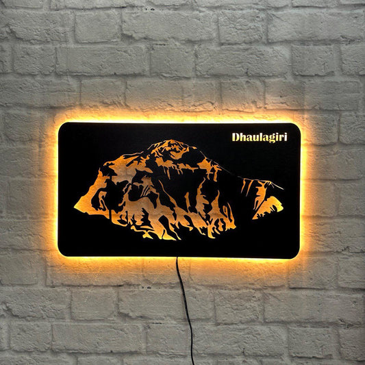 Wanddeko Dhaulagiri aus Holz – Geschenk für Bergsteiger – Himalaya Achttausender Wandbild – Deko für Naturfreunde & Wanderer