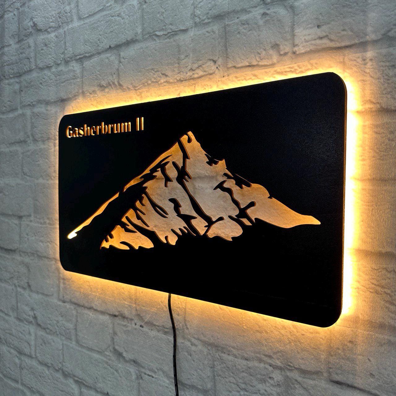 Wanddeko Gasherbrum II aus Holz – Geschenk für Bergsteiger – Himalaya Achttausender Wandbild – Deko für Naturfreunde & Bergwanderer
