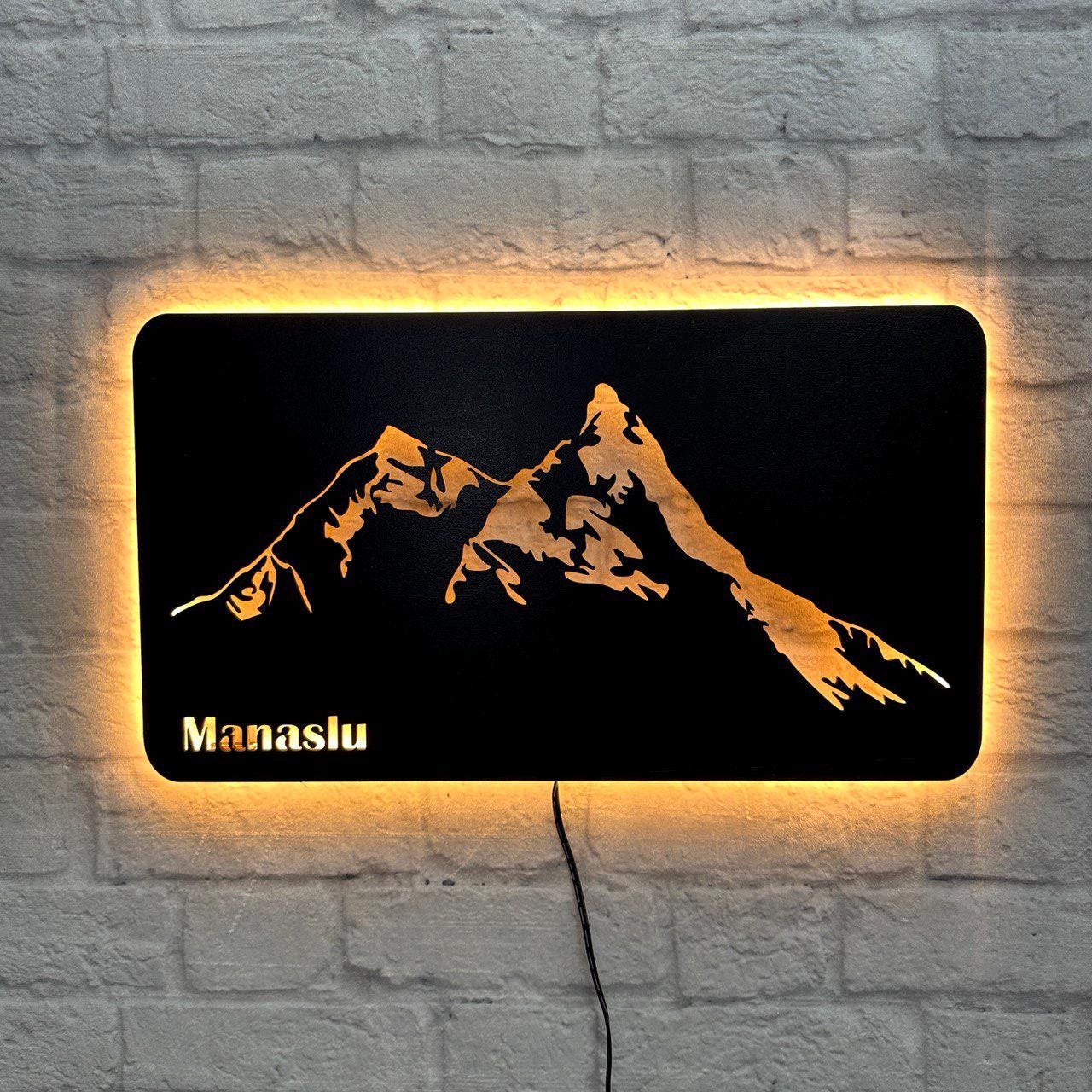 Wanddeko Manaslu – Bergsilhouette aus Holz – Geschenk für Bergsteiger und Naturfreunde – Himalaya Deko für Zuhause oder Berghütte