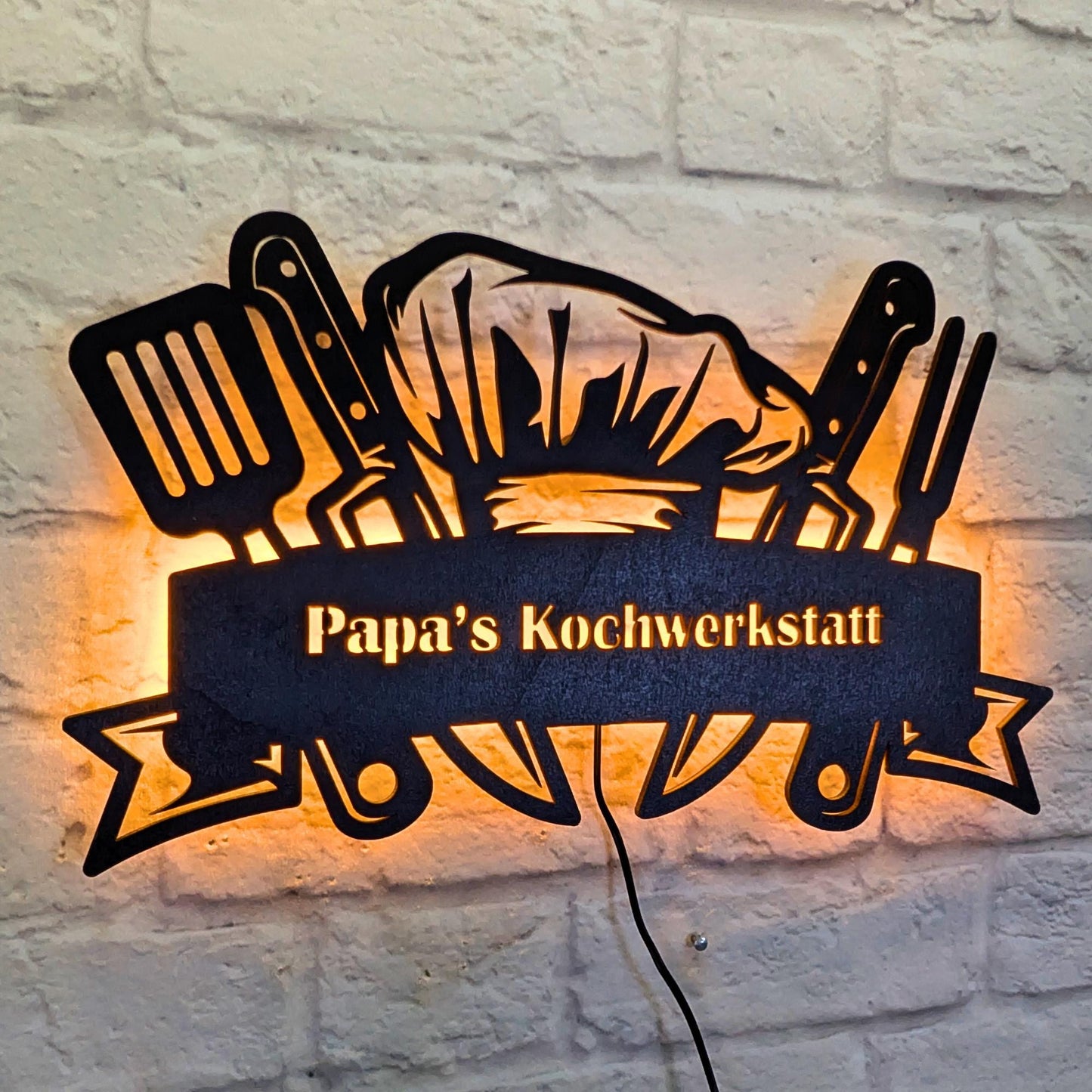 Wanddeko „Papa’s Kochwerkstatt“ – Geschenk für Hobbykoch & Vater – Wanddekoration aus Holz mit oder ohne LED-Beleuchtung