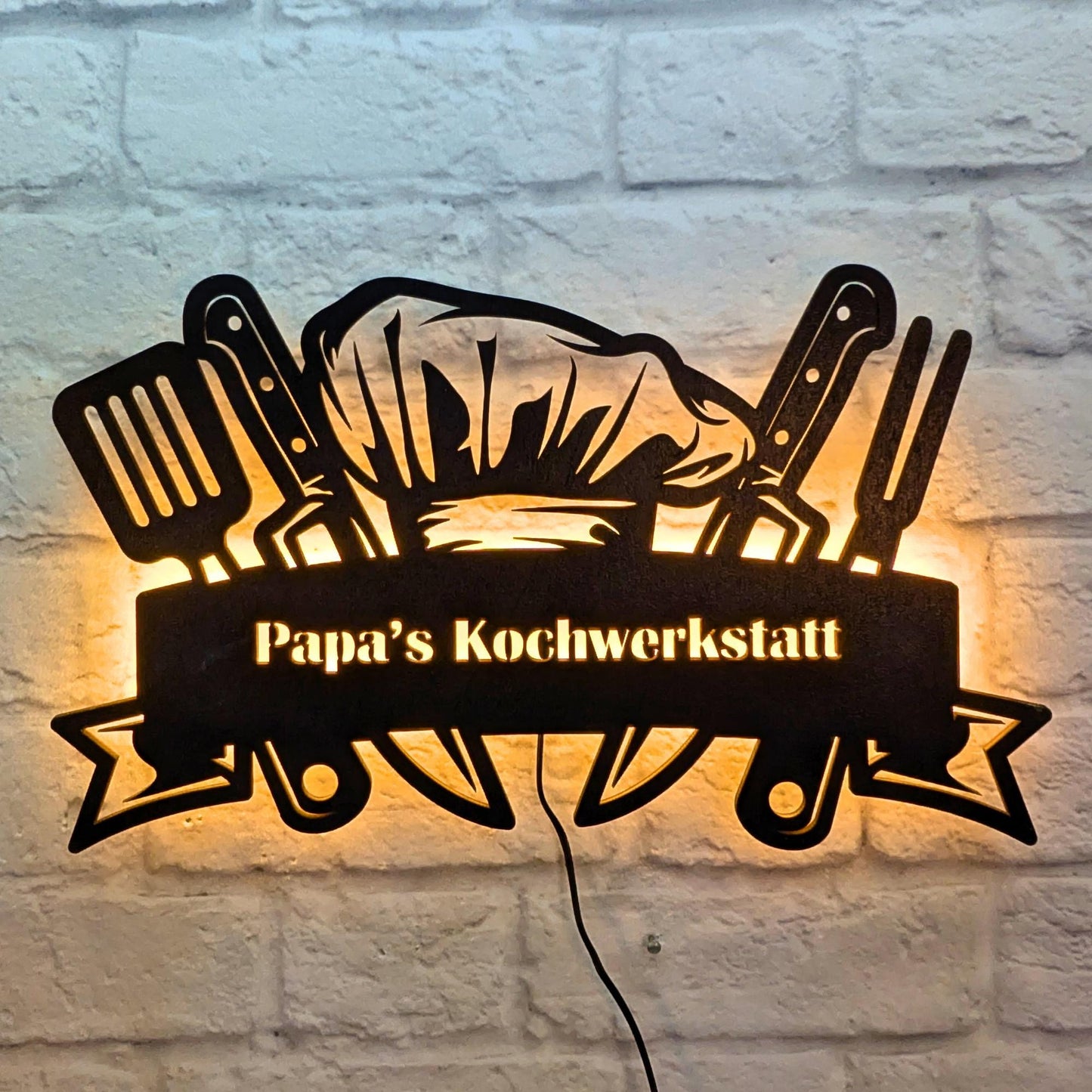 Wanddeko „Papa’s Kochwerkstatt“ – Geschenk für Hobbykoch & Vater – Wanddekoration aus Holz mit oder ohne LED-Beleuchtung