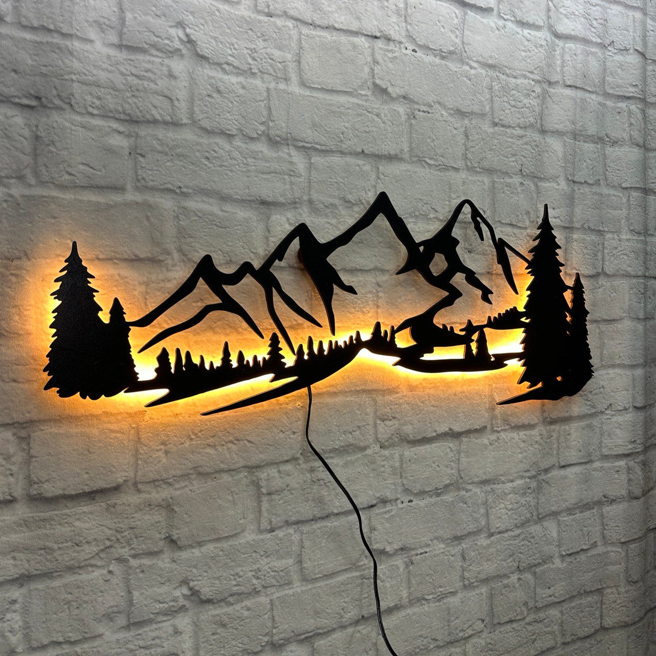 LED Wandbild aus Holz: Berglandschaft | Holzschild Deko für Bergliebhaber & Bergsteiger